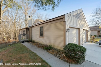 7105 Medallion Dr, Lansing, MI 48917
