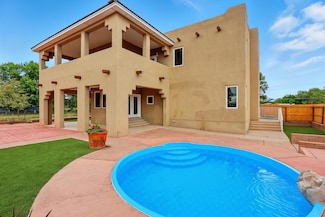 2061 Blaylock Ln NE, Los Lunas, NM 87031
