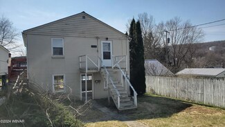 23 Penn St, Montgomery, PA 17752