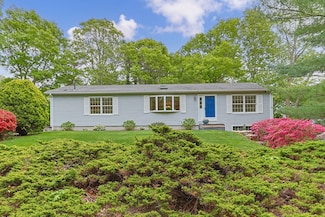 3 Sandy Fox Dr, Mashpee, MA 02649