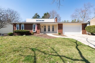 1001 Broadmoor Dr, Bloomington, IL 61704
