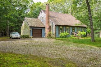 11 Oakwood Ct, Wainscott, NY 11975