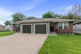 512 N Cherry St, Cameron, MO 64429