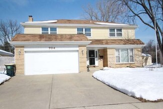 704 W Kingsbury Dr, Arlington Heights, IL 60004