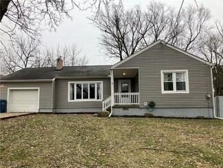 2224 Garfield Ave, Niles, OH 44446
