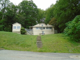 817 E Wakefield Blvd, Winsted, CT 06098