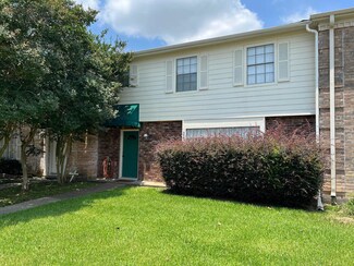 3176 Matterhorn Dr, Port Neches, TX 77651