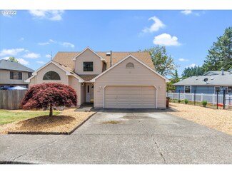 12692 SE Regency View St, Happy Valley, OR 97086