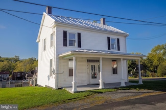 111 S High St, Edinburg, VA 22824