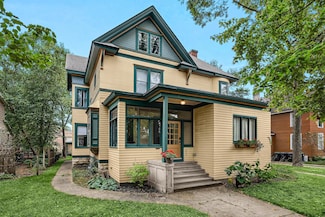 233 9th St S, La Crosse, WI 54601