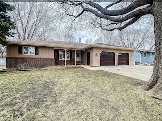467 Rohr St, Arnolds Park, IA 51331