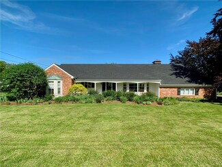 24 Bartlett Rd, Middletown, RI 02842