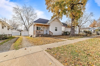 1126 W Calhoun St, Springfield, MO 65802