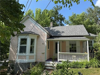 6 W 12th St, Parkville, MO 64152