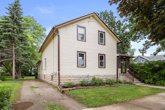 736 W 11th Ave, Oshkosh, WI 54902