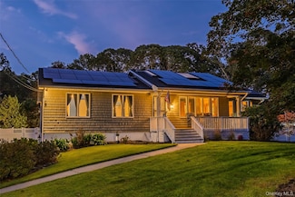 7 Cohrs Ct, Moriches, NY 11955