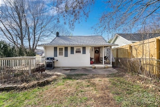 104 Arnold Rd, Asheville, NC 28805