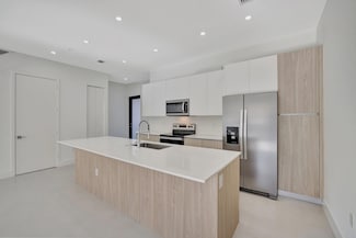 4208 NE 7th Terrace Unit 8, Oakland Park, FL 33334