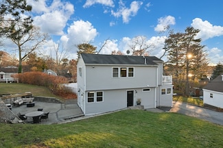 10 Hillside Rd, North Reading, MA 01864