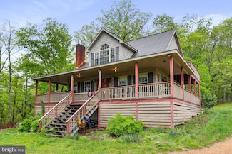 921 E Barnes Mill Dr, Three Chrs, WV 26757