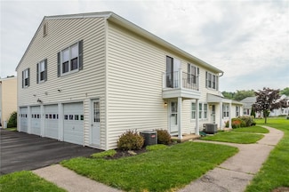 8 Heron Way N, Fairport, NY 14450