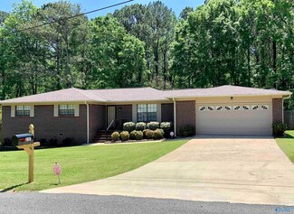 3101 Hawthorne Cir, Gadsden, AL 35907