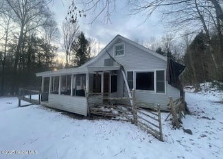 1199 Palisades Rd, Brant Lake, NY 12815