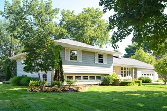 329 Wildwood Dr, Holland, MI 49423