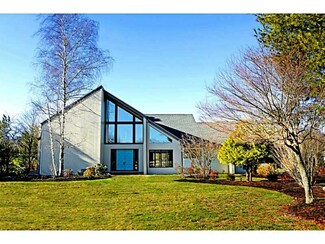 65 Crest Dr, Cranston, RI 02921