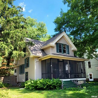 1139 S Pearl St, Galesburg, IL 61401