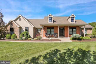 12 Career Ct, Oley, PA 19547