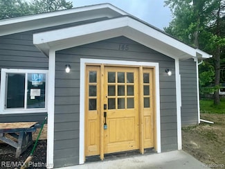145 N Elms Rd, Flushing, MI 48433