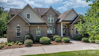 2301 Willow Creek Dr, Newton, NC 28658