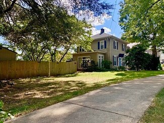 803 W 4th St, Williamstown, WV 26187