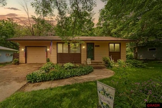 416 416 Livingston Ct, Northfield, MN 55057