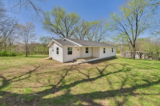 1102 Golf Course Rd, Ava, MO 65608