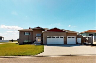 326 5th Ave SW, Surrey, ND 58785