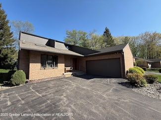 2371 Emerald Forest Cir, East Lansing, MI 48823