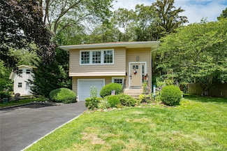 123 Lake St, Islip, NY 11751