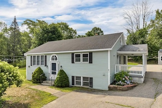 61 Lehner St, Wolfeboro, NH 03894