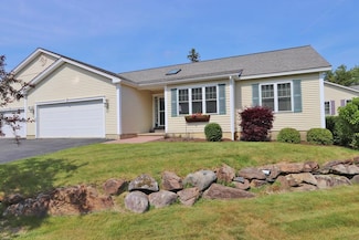 122 Chickadee Ln, Bangor, ME 04401