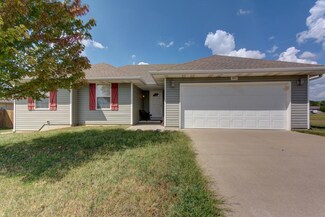 311 Cinnamon Ct, Sparta, MO 65753