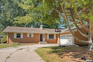 109 N 3rd St, Colona, IL 61241