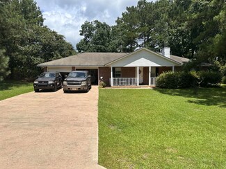 39 E Adam Dr, Sumrall, MS 39482