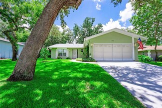 8034 Casuarina Dr, Port Richey, FL 34668