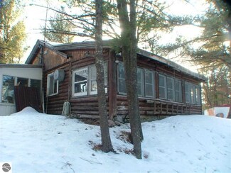 12725 Creek View Dr, Fife Lake, MI 49633