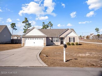 157 Rosemary Ave, Hubert, NC 28539