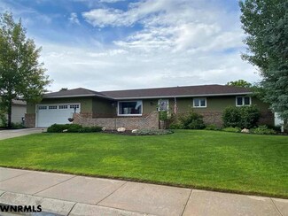 2009 E 30th St, Scottsbluff, NE 69361