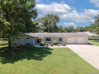 5 Lakeshore Dr, New Baden, IL 62265