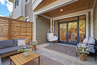 565 Mill St, Fontana-On-geneva Lake, WI 53125